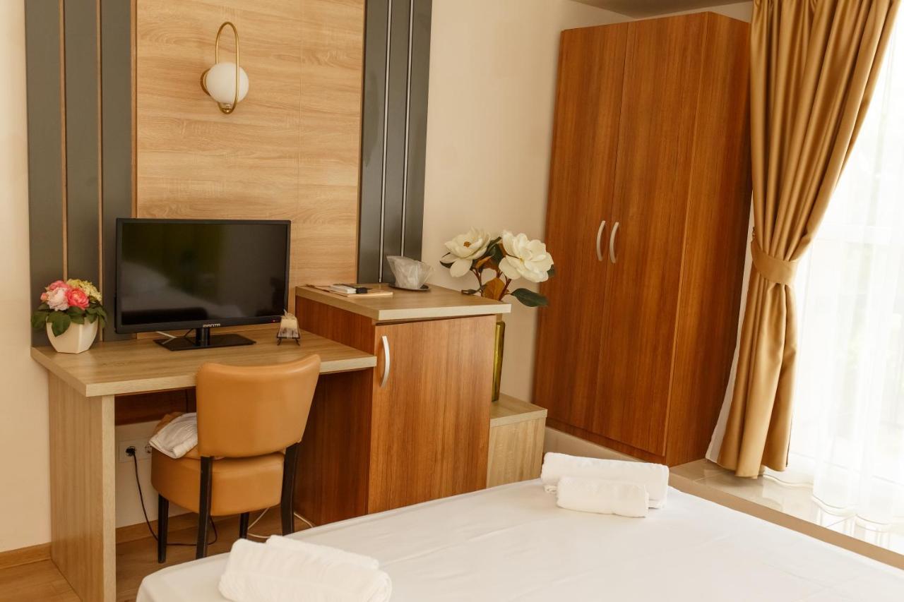 Grand Astoria Hotel 3*
